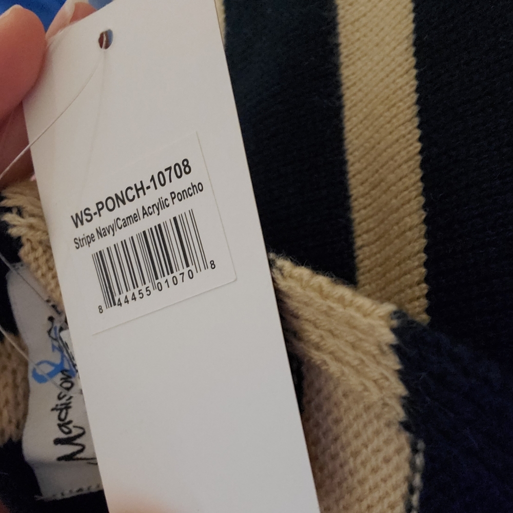 Sweater Poncho - Picture 6 of 6